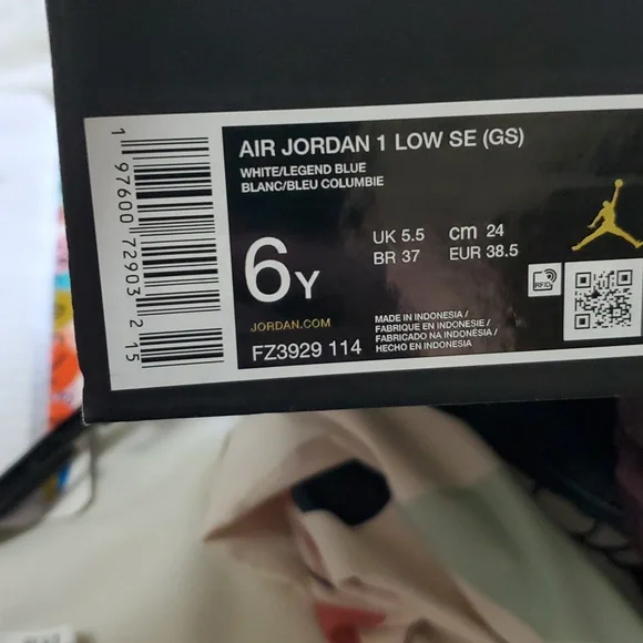 Nike Air Jordan 1 Low SE - Picture 6 of 6